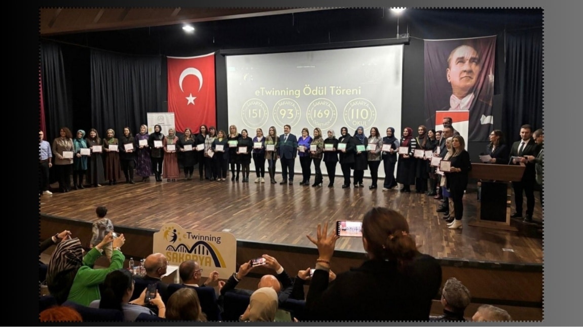 Okulumuz etwinning school olmaya hak kazanmıştır.